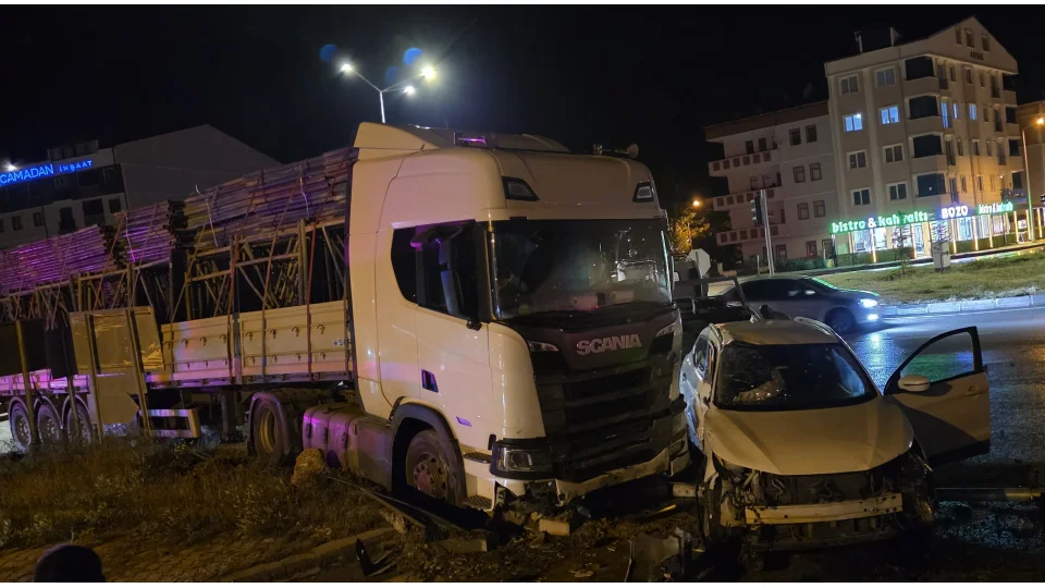 Bayburt'ta k�rm�z� ���kta ge�en t�r, cipi bi�ti
