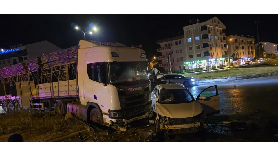 Bayburt'ta k�rm�z� ���kta ge�en t�r, cipi bi�ti