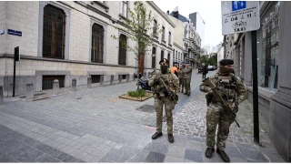  Bel�ika'da askerler, Yahudilere korumal�k yap�yor!