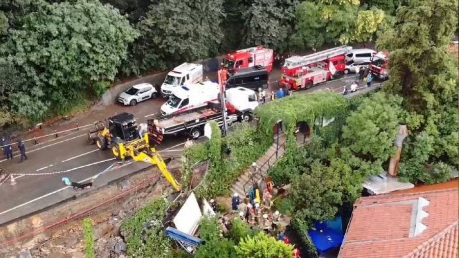 Beykoz'da istinat duvar kt: 1 kii gk altnda kald