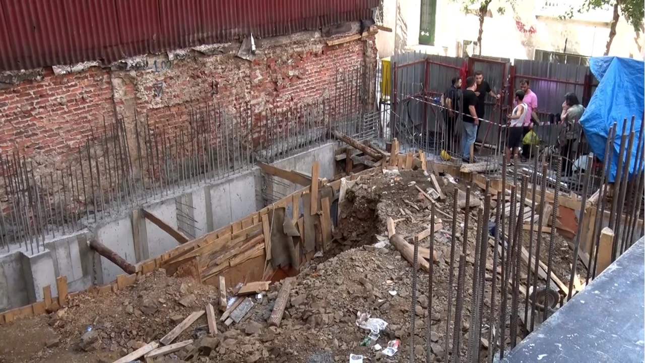 Beyo�lu'nda in�aat alan�nda g���k