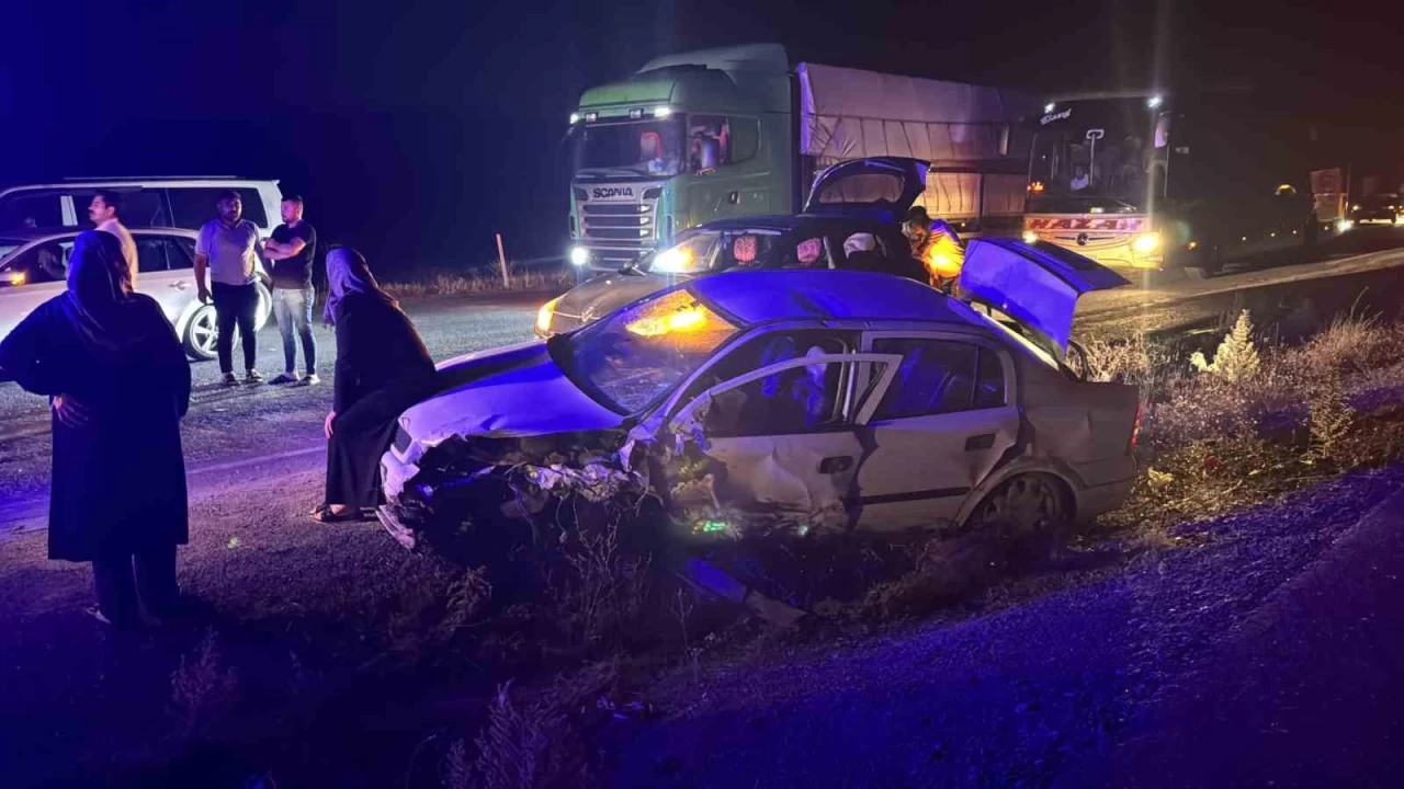 Biçerdöveri sollamak isterken kaza yaptı: 6 yaralı