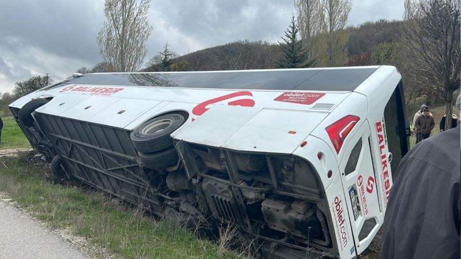 Bilecik'te otobüs kazası, 1'i ağır 12 yaralı