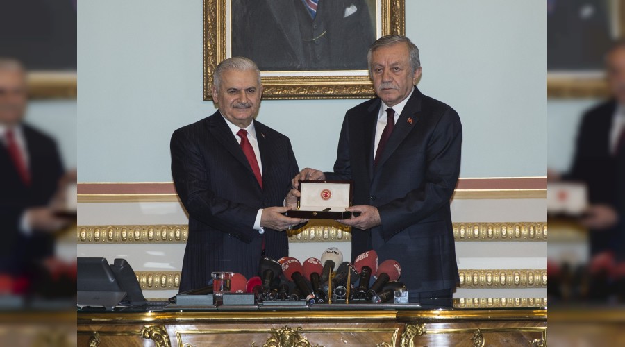 Binali Yıldırım, TBMM Başkanlığını devretti