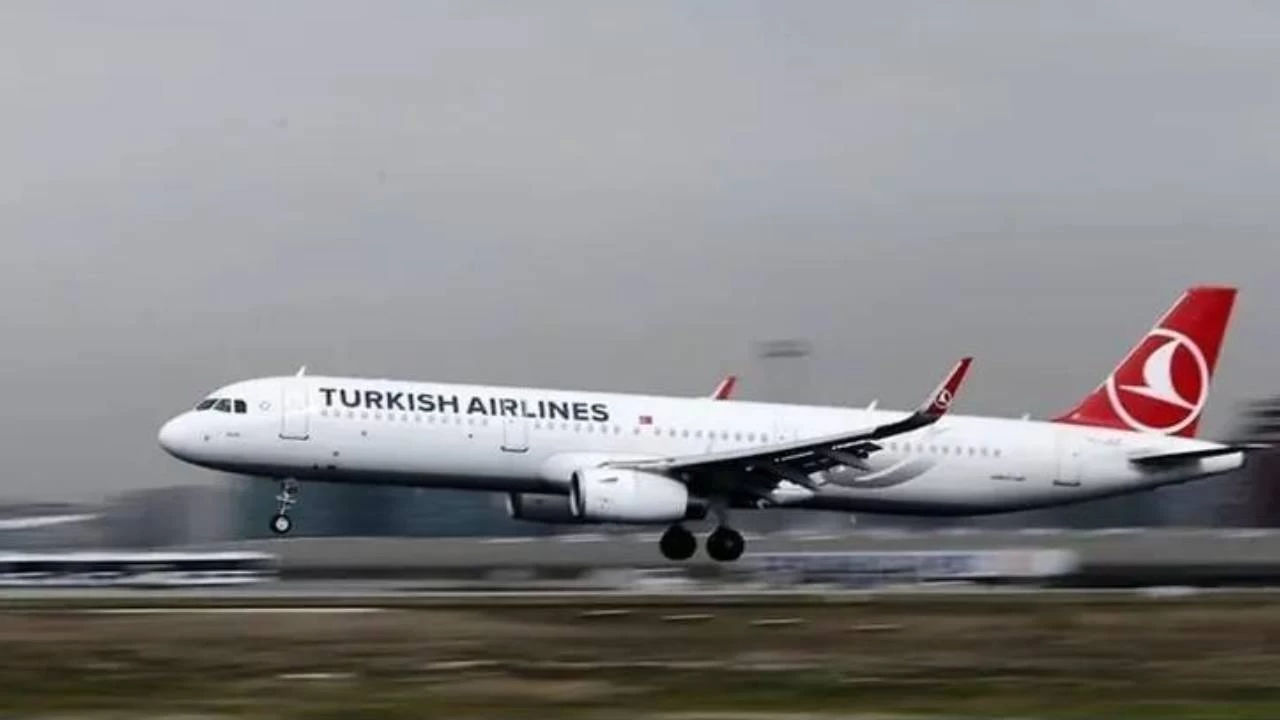 Bomba ihbarı yapılan THY uçağı Bükreş'e acil iniş yaptı
