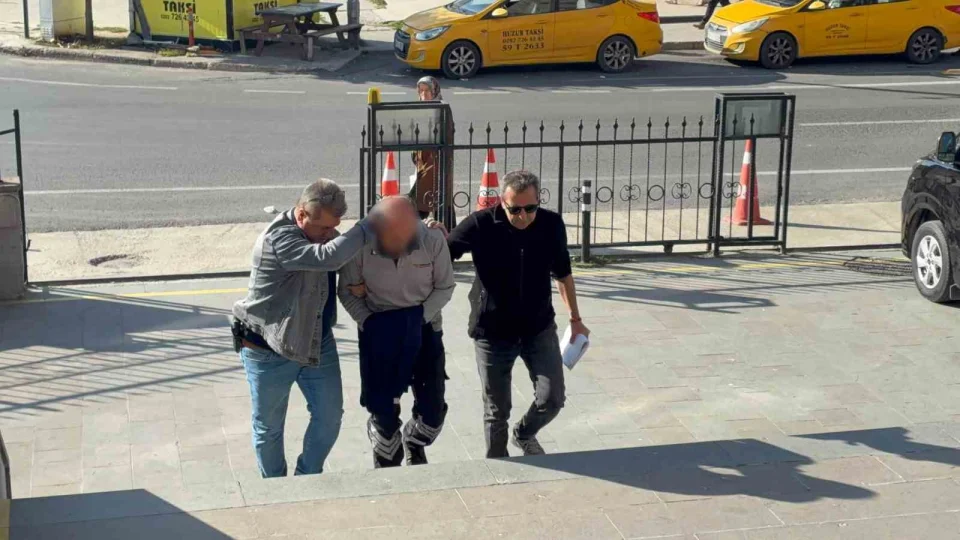 Bor�lar� sebebiyle oyuncak tabanca ile kuyumcu soymaya kalk��t�
