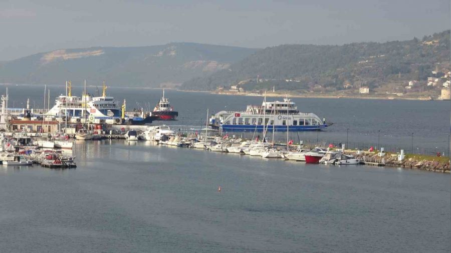 Bozcaada ve G�k�eada'ya yar�nki t�m feribot seferleri iptal