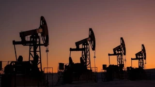 Brent petroln varil fiyat 82.44 dolar