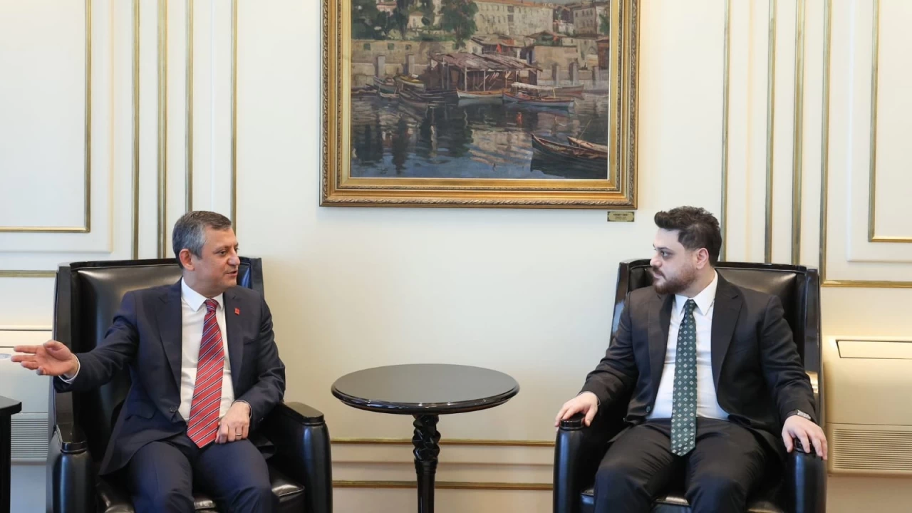 BTP Genel Başkanı Hüseyin Baş Saraçhane'deki İBB binasında CHP Genel Başkanı Özgür Özel ile görüştü