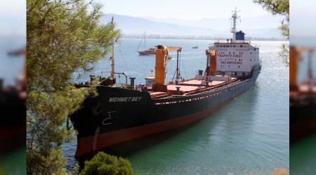 Buğday yüklü gemi karaya oturdu