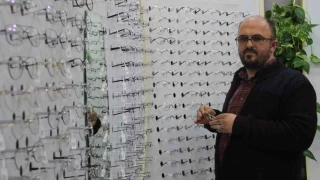 Bunu da gördük: Askıda gözlük