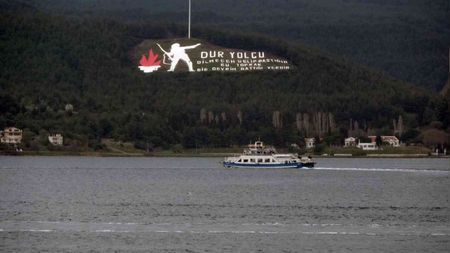 Çanakkale'de feribot seferlerine fırtına engeli