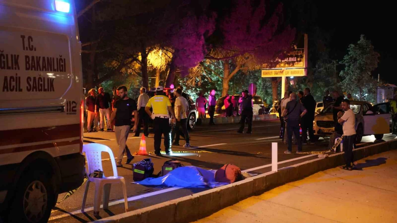 Cenaze yerdeyken d���n e�lencesi devam etti