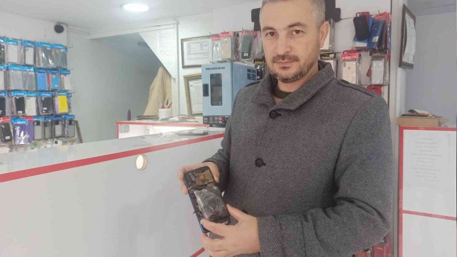 Cep telefonu bomba gibi patlad�