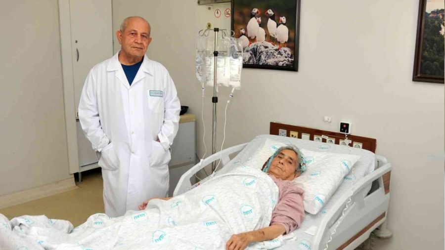 Cerrah bile şaşırdı: Safra kesesi taşı kendine yol açıp bağırsağı tıkadı