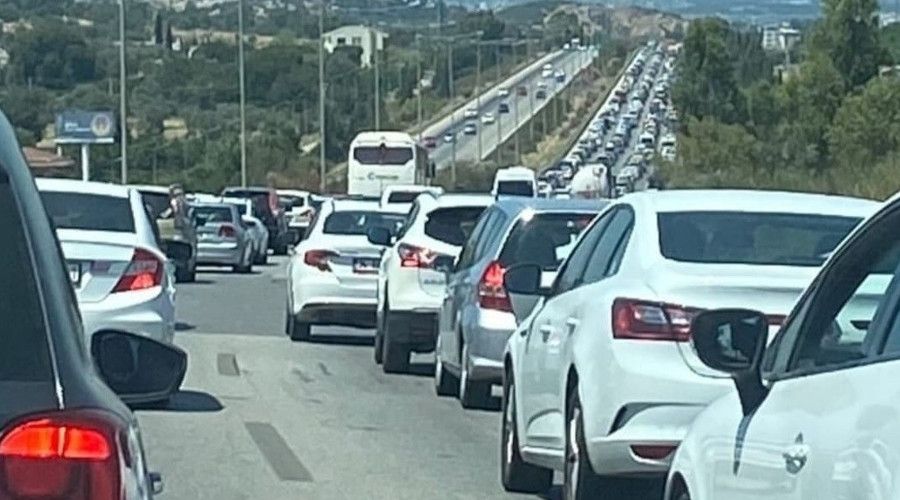 Çeşme otoyolunda zincirleme kaza