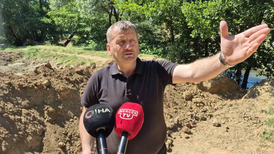 Çevreyi kirleten piknikçilere kızdı: Hendek kazdırdı