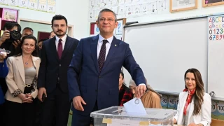 CHP Genel Başkanı Özel, oyunu Manisa'da kullandı