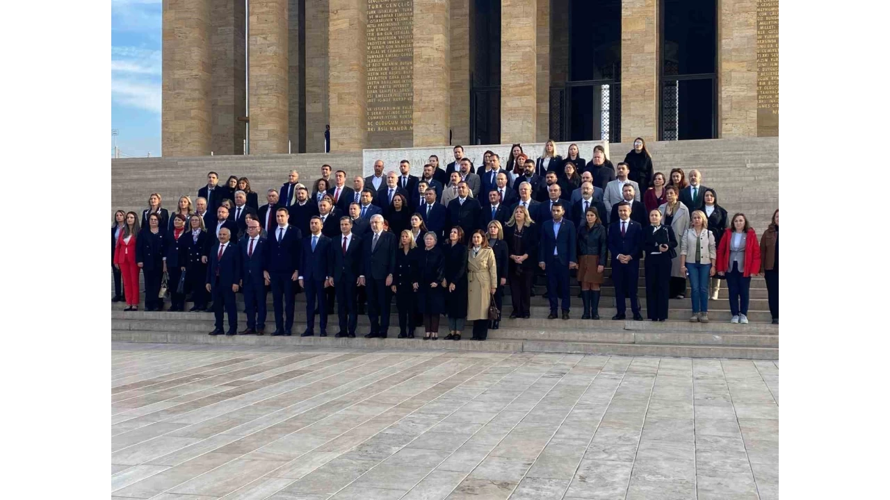 CHP'den 39. Olağan Kurultay öncesi Anıtkabir'e ziyaret