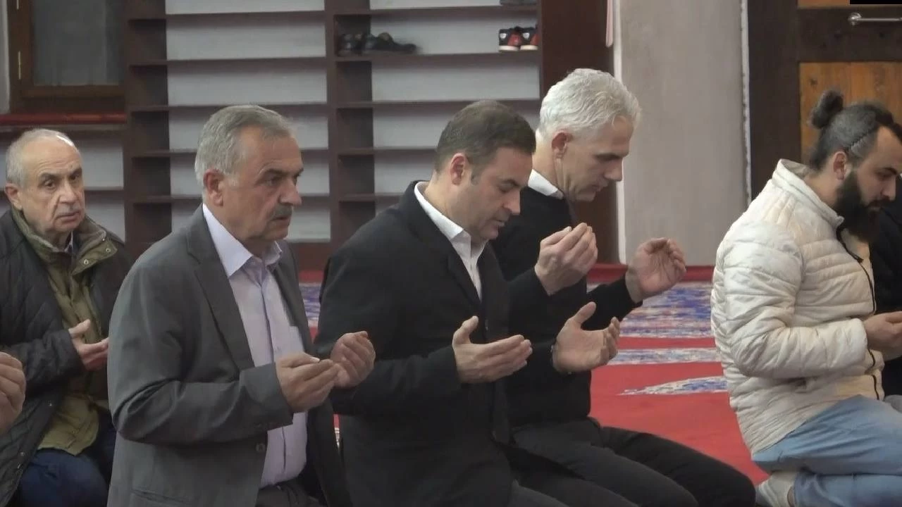 CHP'li bakan gne kr namaz ile balad
