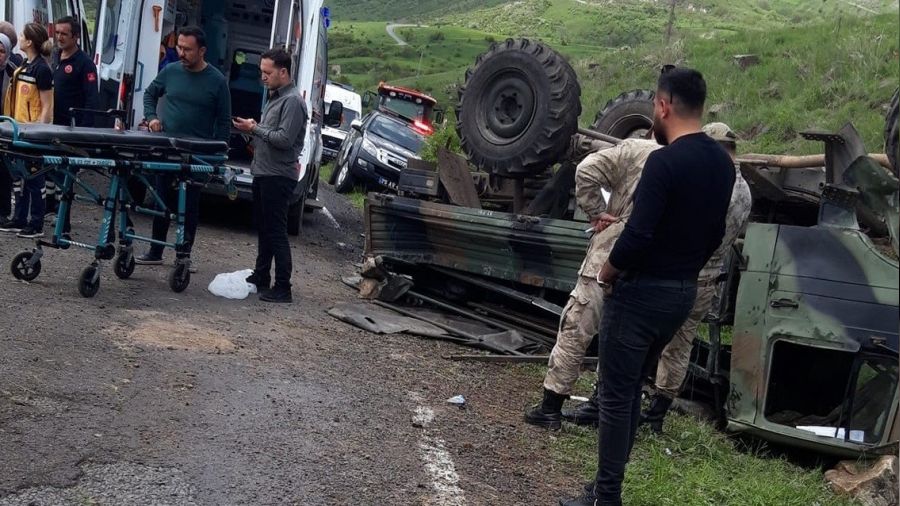 ��ld�r'da askeri ara� kaza yapt�: 4 yaral�
