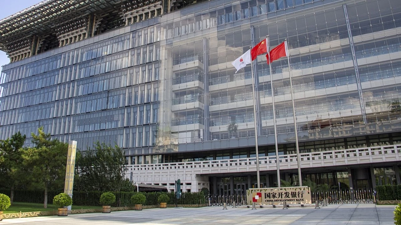 Çin Kalkınma Bankası 433 milyar dolar kredi verdi