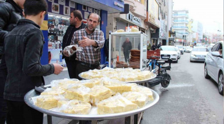Cizre'de iftar sofralarının vazgeçilmez tatlısı Luzine