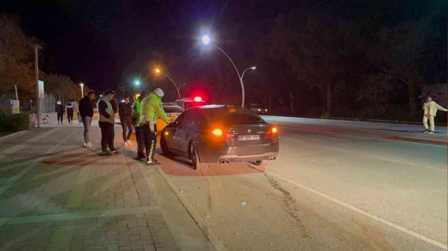 Çocuğa çarpan sürücü otomobili bırakarak kaçtı