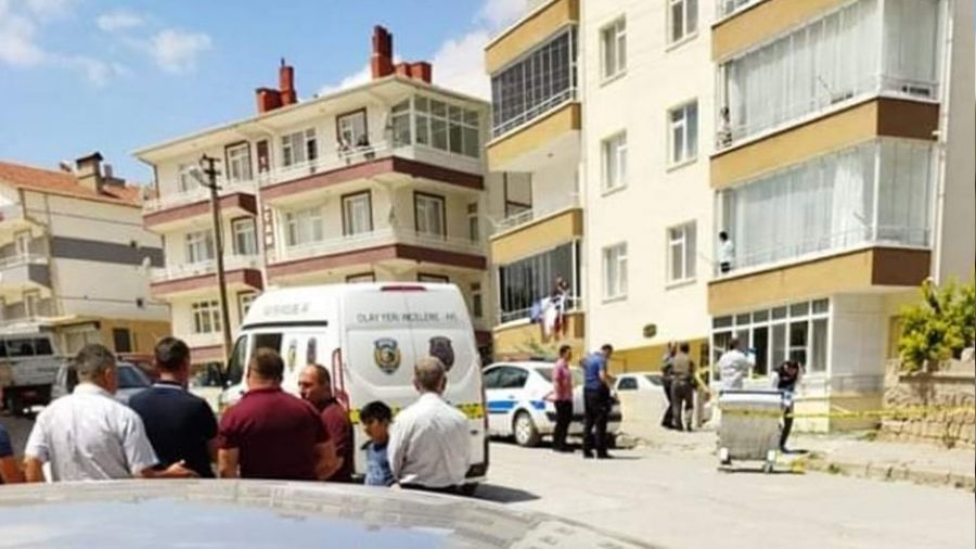 Dedikodu y�z�nden k�z karde�ini �ld�rd�