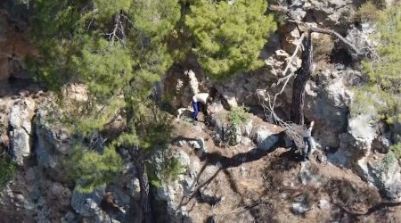 Defineci 2 kii, indikleri uurumda mahsur kald