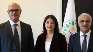 DEM Parti �mral� heyeti, ter�r �rg�t� PKK eleba�� Abdullah �calan ile g�r��mek �zere �mral� Adas�'na gitti