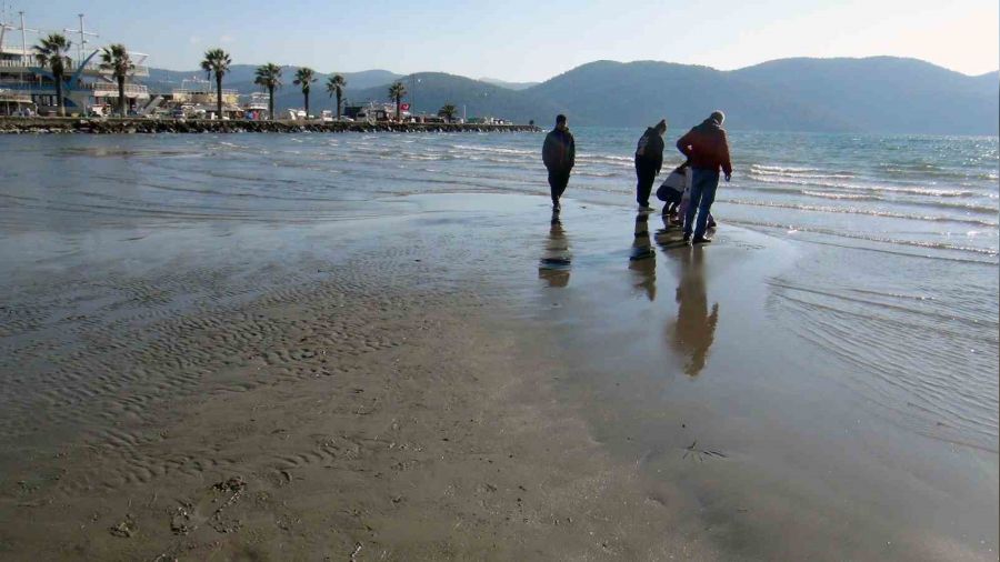 Deniz suyu 15 metre �ekildi