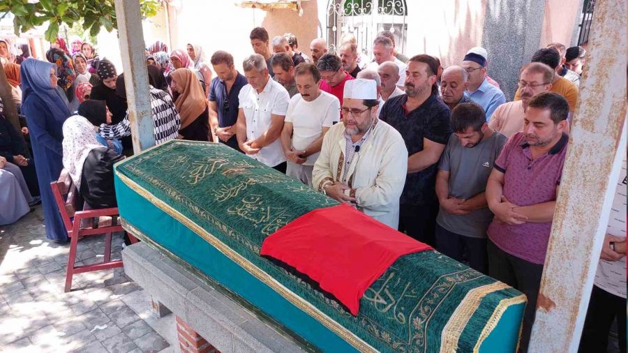 Denizden cans�z bedeni ��kan 11 ya��ndaki Ahmet'e g�zya��