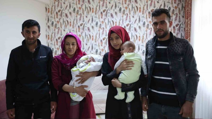 Depremzede iki aile 39 gün sonra bebeklerine kavuştu