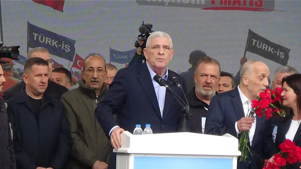 Dervi�o�lu: 'Hayat�m�n sonuna kadar yan�n�zda olaca��m'