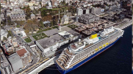 Dev kruvaziyer gemisi İstanbul'a demirledi