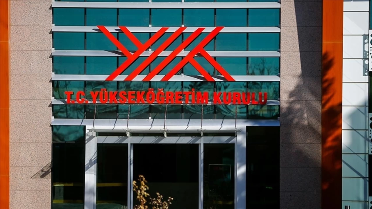 Devlet üniversitelerinde ikinci öğretim programları kapatıldı.