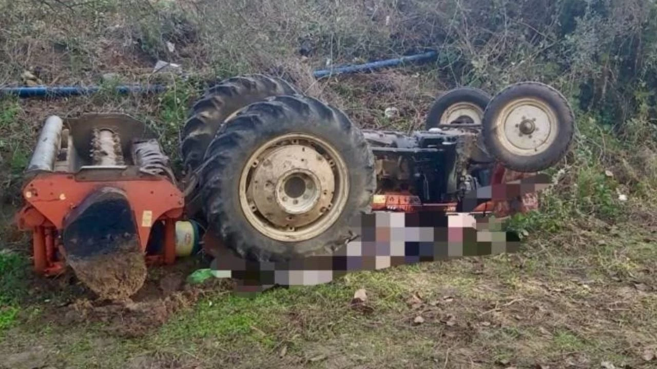Devrilen trakt�r�n alt�nda kalan s�r�c� hayat�n� kaybetti