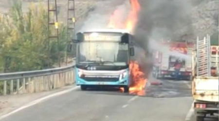 Diyarbakır'da belediye otobüsü yandı