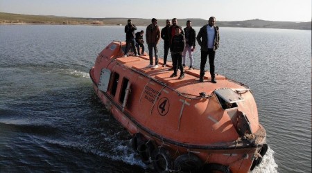 Diyarbakır'da denizaltı ile ulaşımı sağlıyorlar