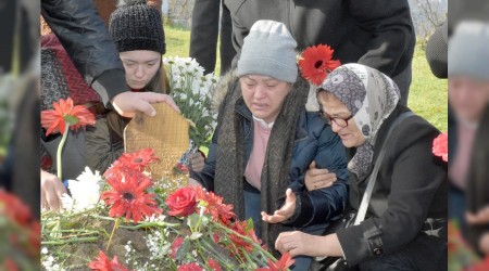 Doğum gününde mezarı başında