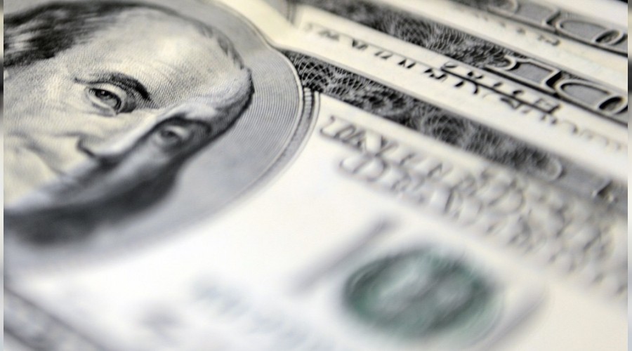 Dolar aldı başını gidiyor