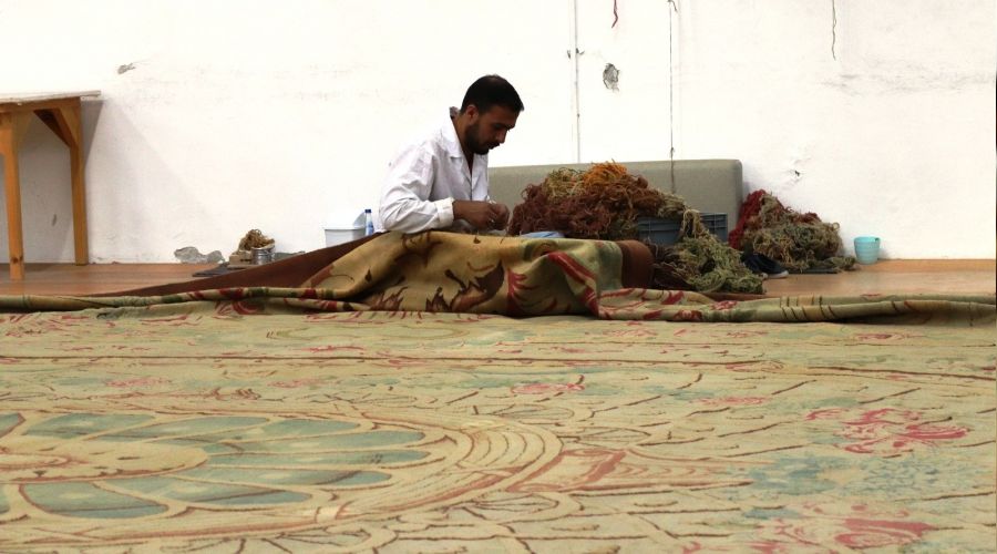 Dolmabah�e Saray�'n�n 1 tonluk hal�s� restore ediliyor