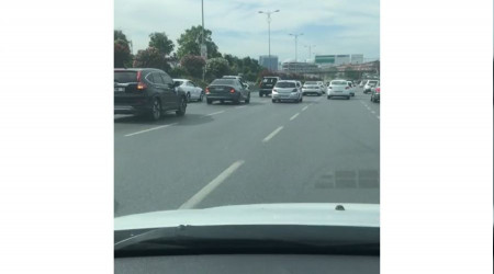 Düğün konvoyu 4 şeritli yolu kapattı
