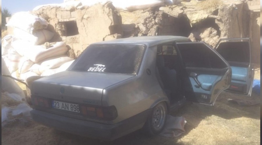 Dur ihtarına uymayıp duvara çarptı