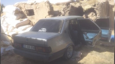 Dur ihtarına uymayıp duvara çarptı