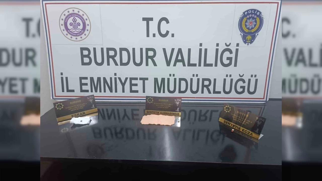 Durdurulan araçtan uyuşturucu çıktı, 3 şüpheli tutuklandı