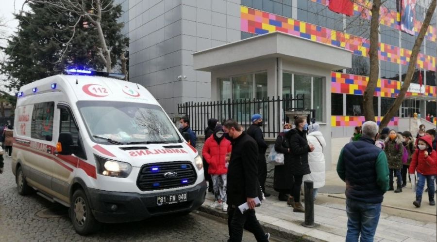 Düzce'de 1. sınıf öğrencisi pencereden düştü
