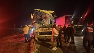 Edirne'de tur otobüsüyle tırın çarpıştığı kazada 10 kişi yaralandı