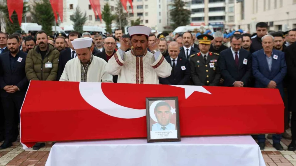 Elaz�� �ehidini son yolculu�una u�urlad�